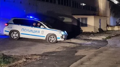 Изгоря склад за авточасти в Дупница