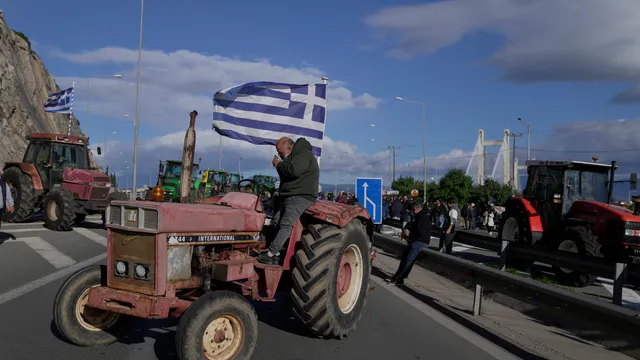 Ултиматуми и обвинения разклащат срещата на фермерите с Мицотакис