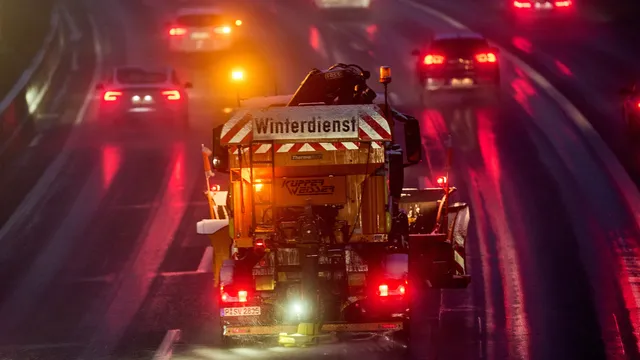 Ледена буря затваря училища и отменя полети в Германия