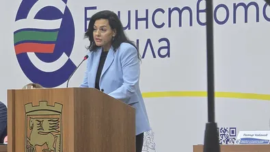 Андреева: Третият мандат ще отиде там, където Радев има полза