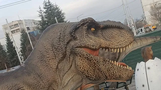 Отварят зимен парк с динозаври в София