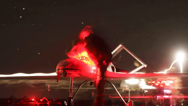 Украйна твърди, че е поразила руски завод за дронове