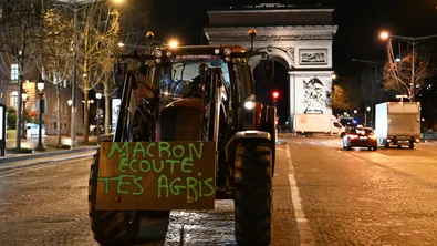 Френски фермери отново излязоха на протест в Париж срещу споразумението ЕС–Меркосур
