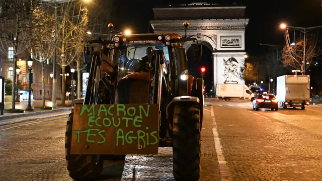 Френски фермери отново излязоха на протест в Париж срещу споразумението ЕС–Меркосур