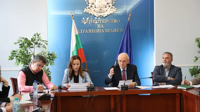 Заради разпространението на грипа: Здравният министър на среща с директорите на РЗИ