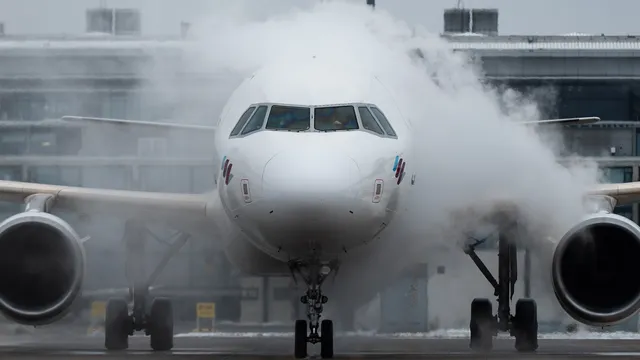 Лошото време "затвори" редица летища в Европа