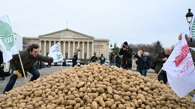 Френското правителство изправено пред два вота на недоверие заради споразумението ЕС–Меркосур