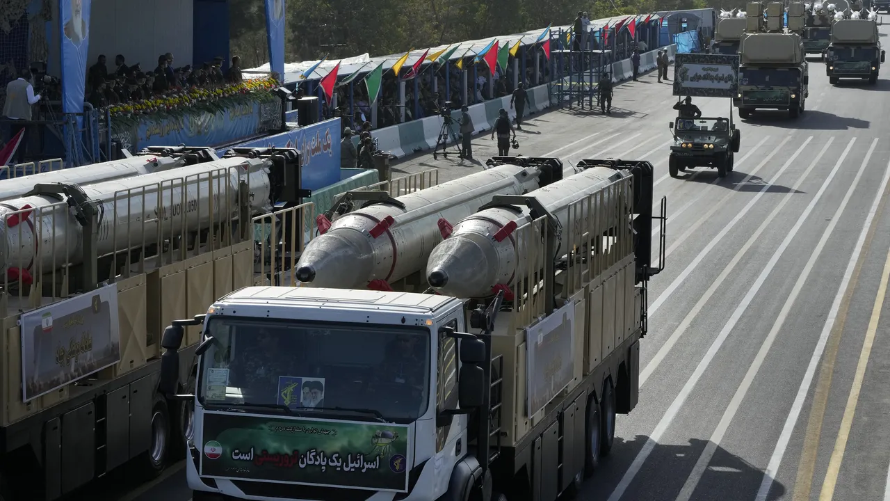 Иран обяви увеличение на ракетните си запаси след войната с Израел