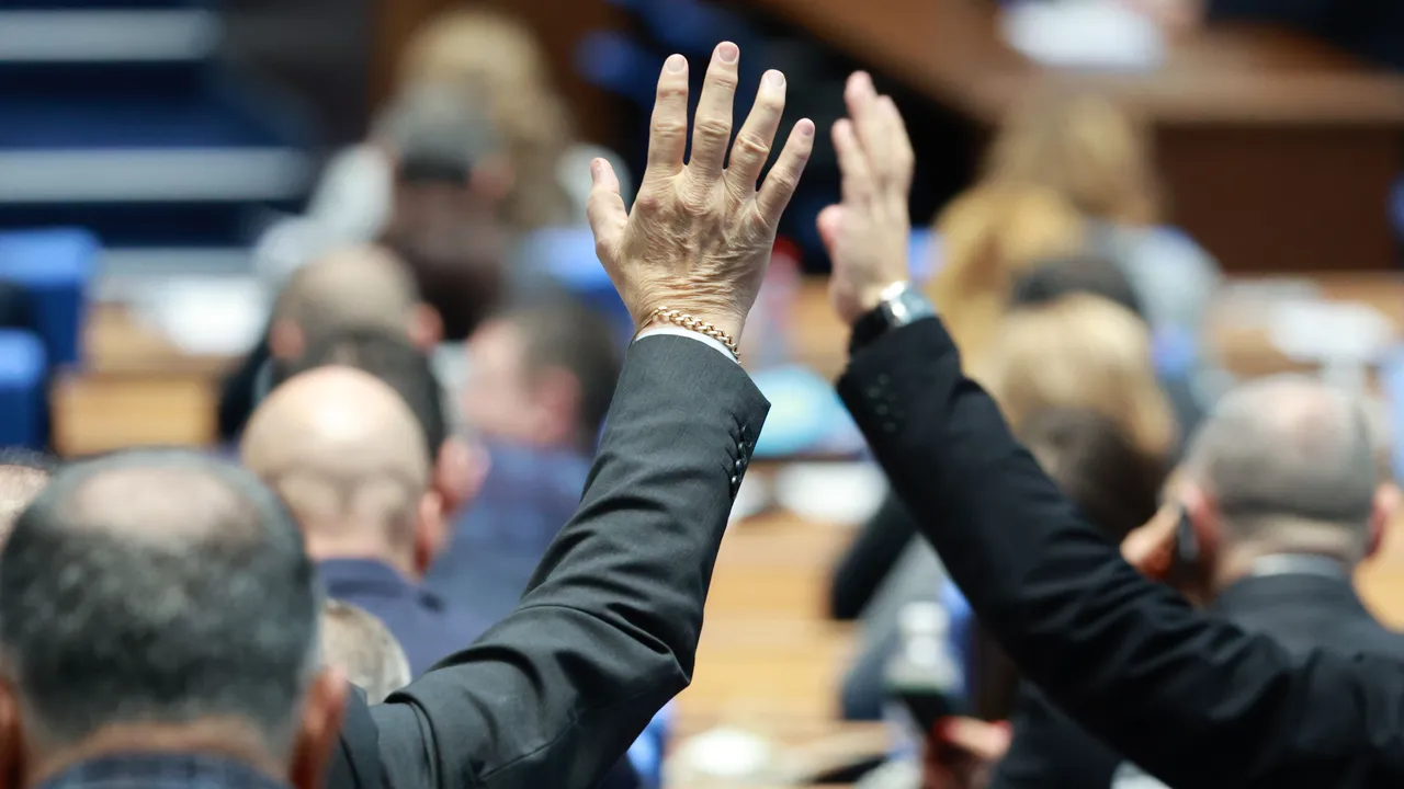 НС на първо четене: улесниха условията за свикване на референдуми