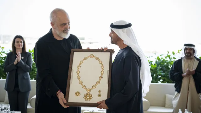 Еди Рама бе награден от президента на ОАЕ с орден за най-високото държавно отличие