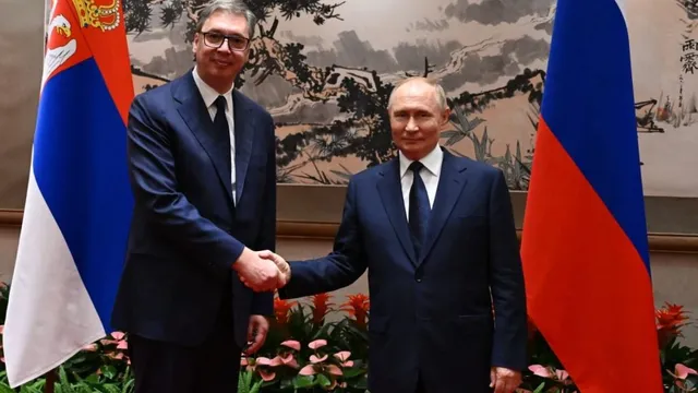 Сърбия е разрешила на шпионите на Путин да тестват върху кучета „звукови оръдия“