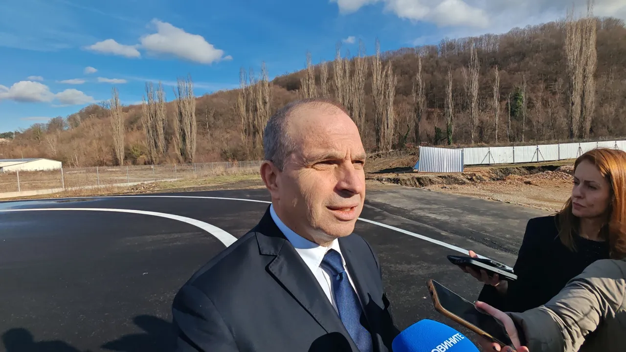 Караджов: В страната има 18 оперативни хеликоптерни площадки към болници