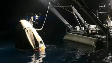 "Хубаво е да си у дома". Капсулата на SpaceX се приземи край Калифорния