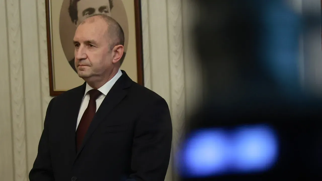 Румен Радев връчва третия мандат за съставяне на правителство