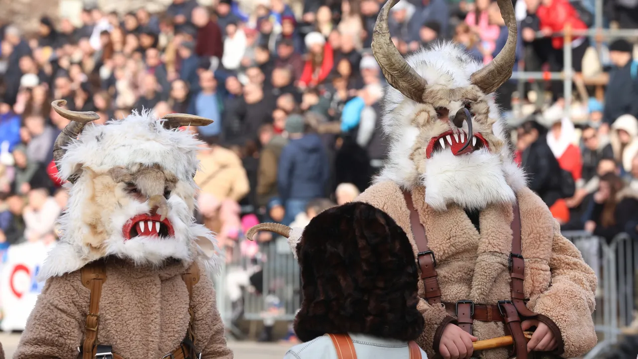 Перник отново е столица на маскарадните традиции: започва "Сурва"