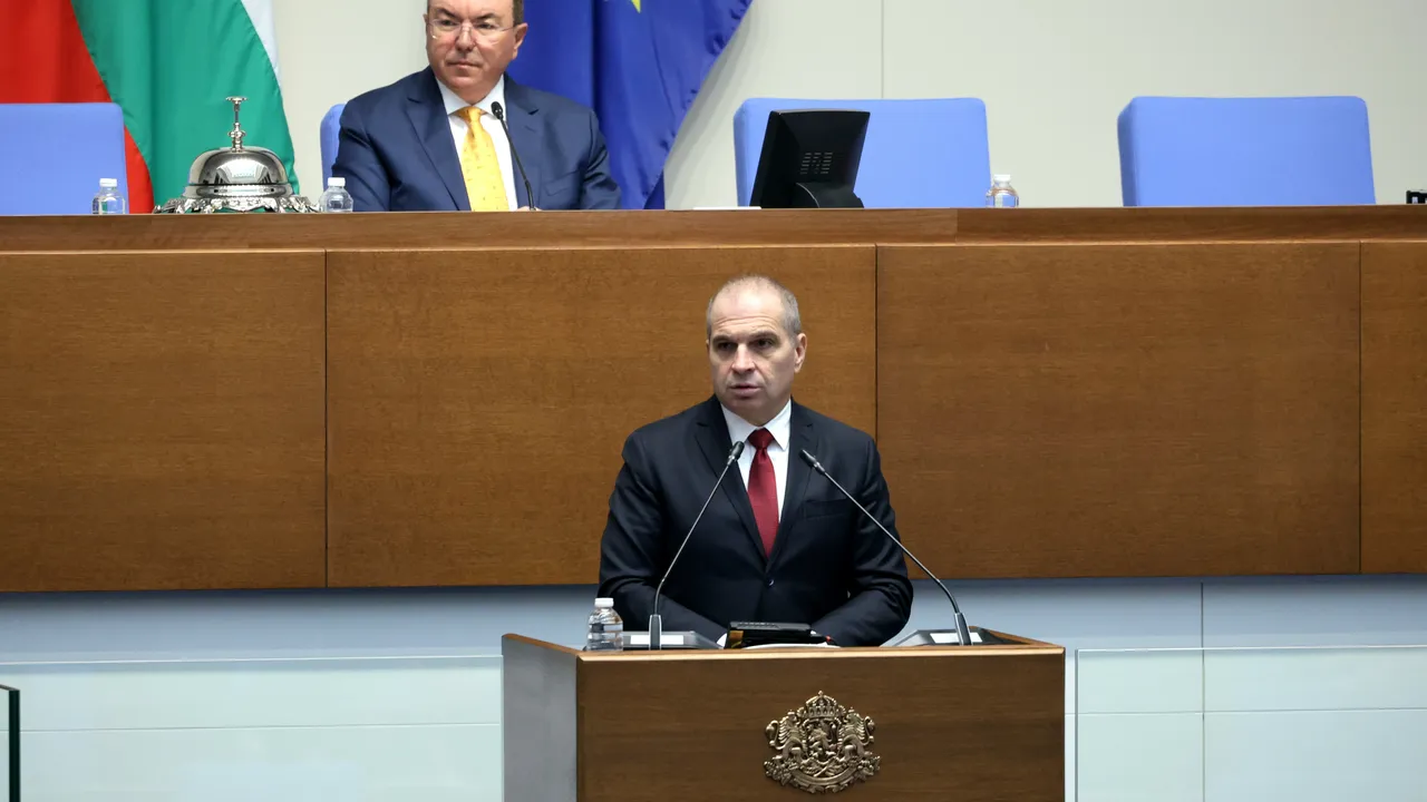 Караджов: Над 30 сигнала са подадени за кризата със сметосъбирането в София