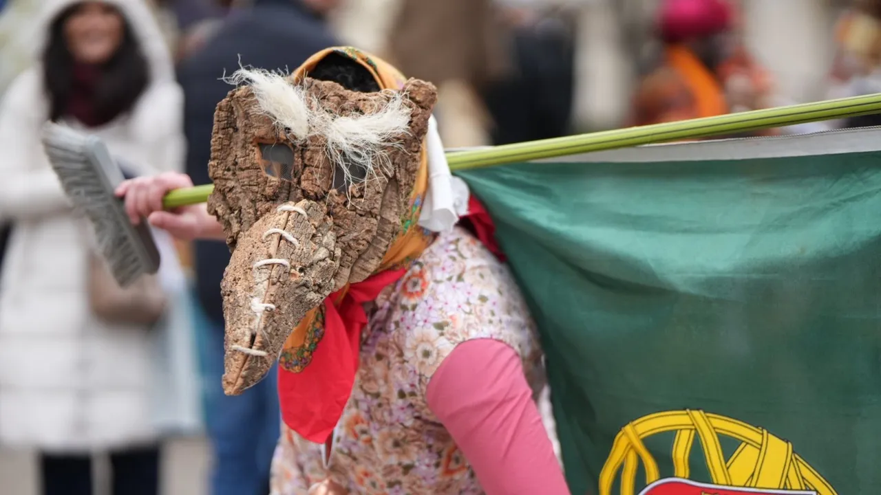 БДЖ пуска допълнителни влакове за „Сурва“ в Перник
