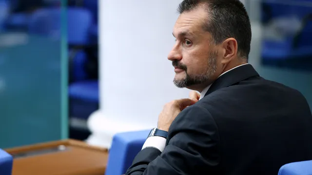 България към предсрочни избори: ще влезе ли Радев пряко в партийния сблъсък