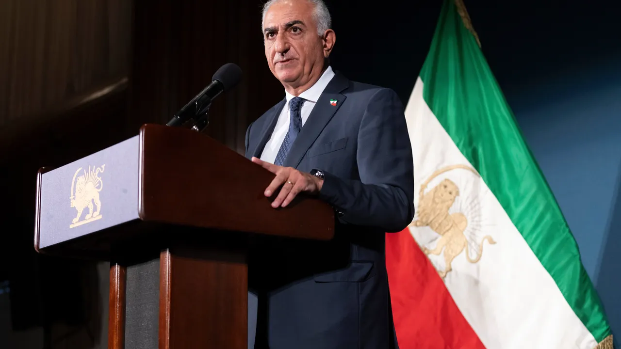 Реза Пахлави обеща завръщане в Иран на фона на протестите