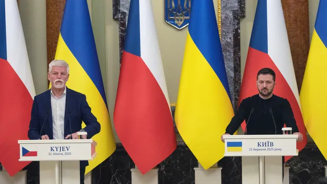 Чешкият президент Петър Павел направи изненадващо посещение в Украйна и обеща военна помощ срещу дронове