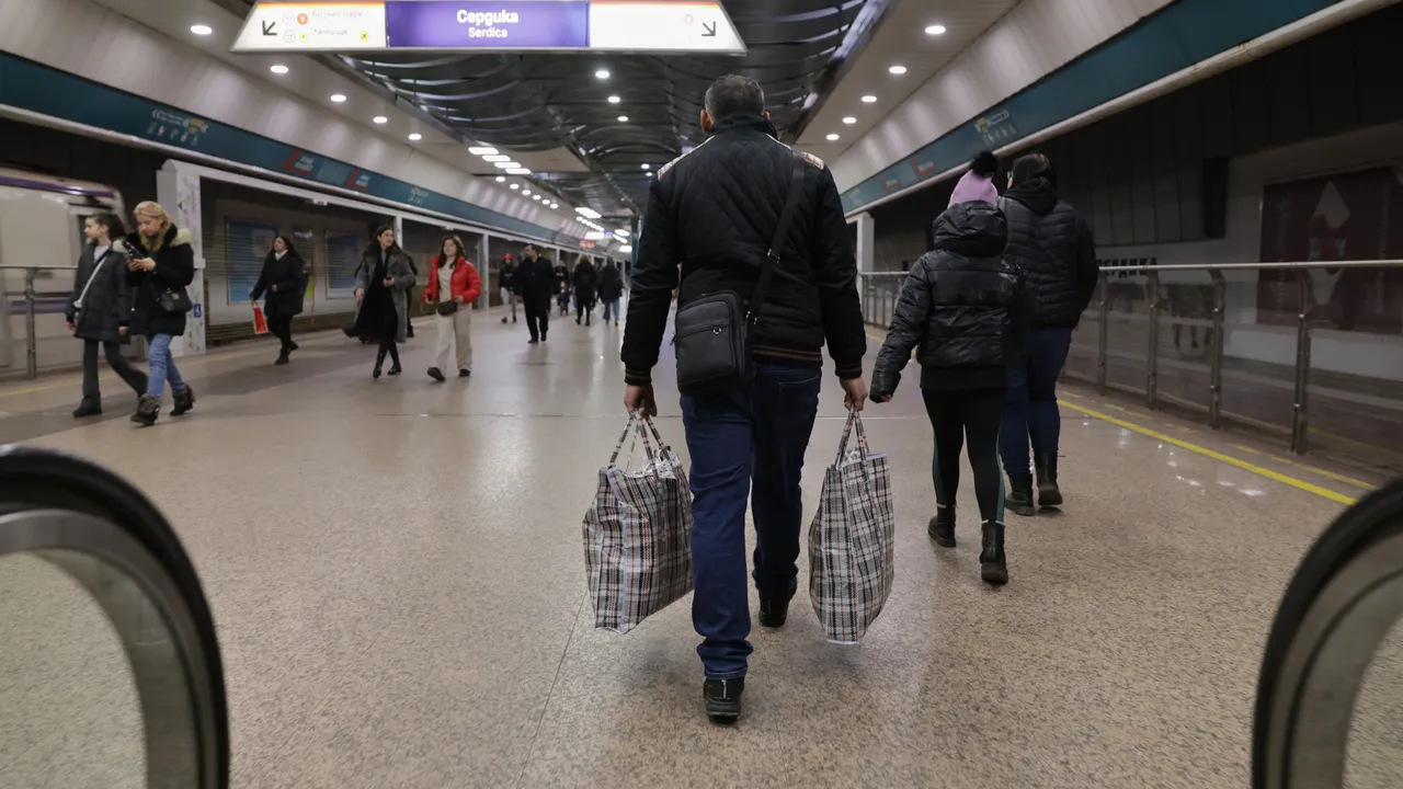 Временно спира движение на метрото между „Сливница“ и „Обеля“