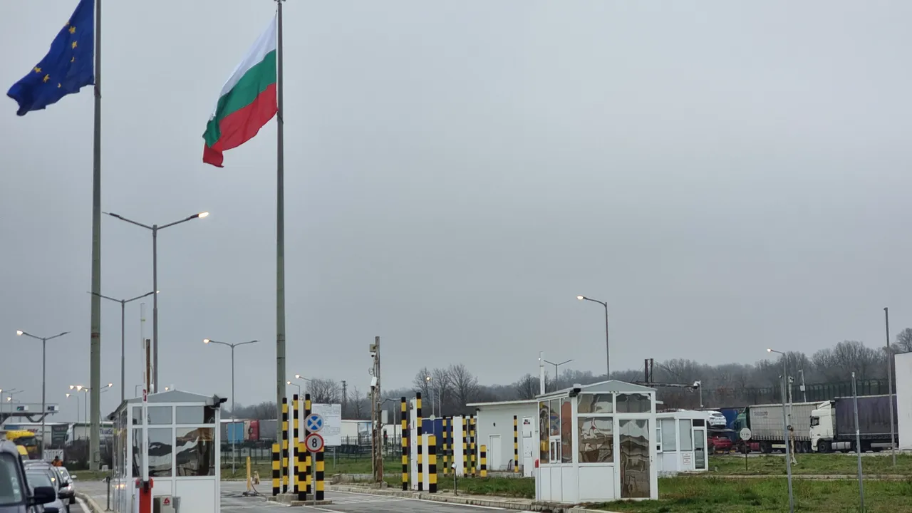 Мащабен удар срещу наркотрафика на „Лесово“: задържани близо 700 кг марихуана