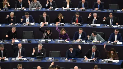 Европейският парламент задейства спешна процедура за заем от 90 млрд. евро за Украйна