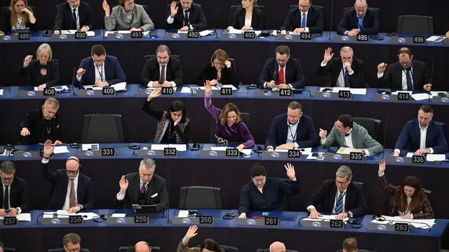 Европейският парламент задейства спешна процедура за заем от 90 млрд. евро за Украйна