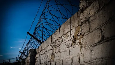 Над две години затвор за мъж, запушил устата и откраднал накит на възрастна жена