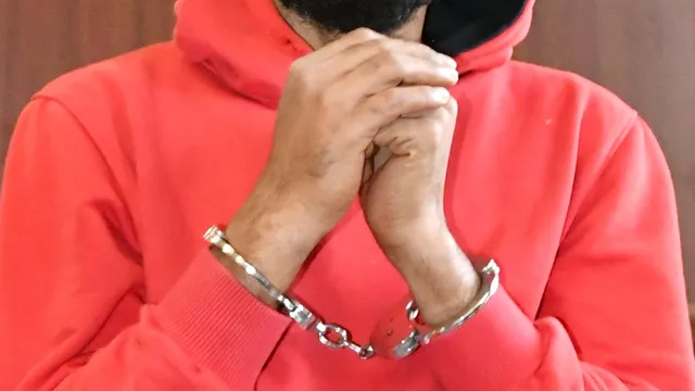 Закопчаха 19-годишен дилър в София