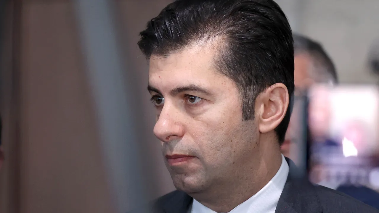 Петков: Фалшивият „модел Орбан“ не е решение за България