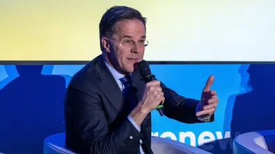 Марк Рюте: НАТО работи „зад кулисите“ по напрежението около Гренландия
