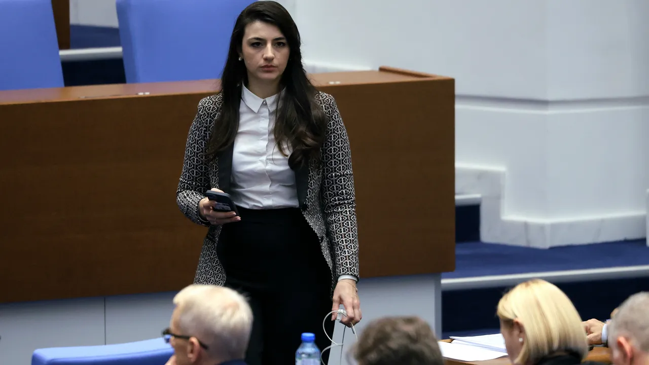 Лена Бориславова за оттеглянето си: 4 години „брутални“ уроци