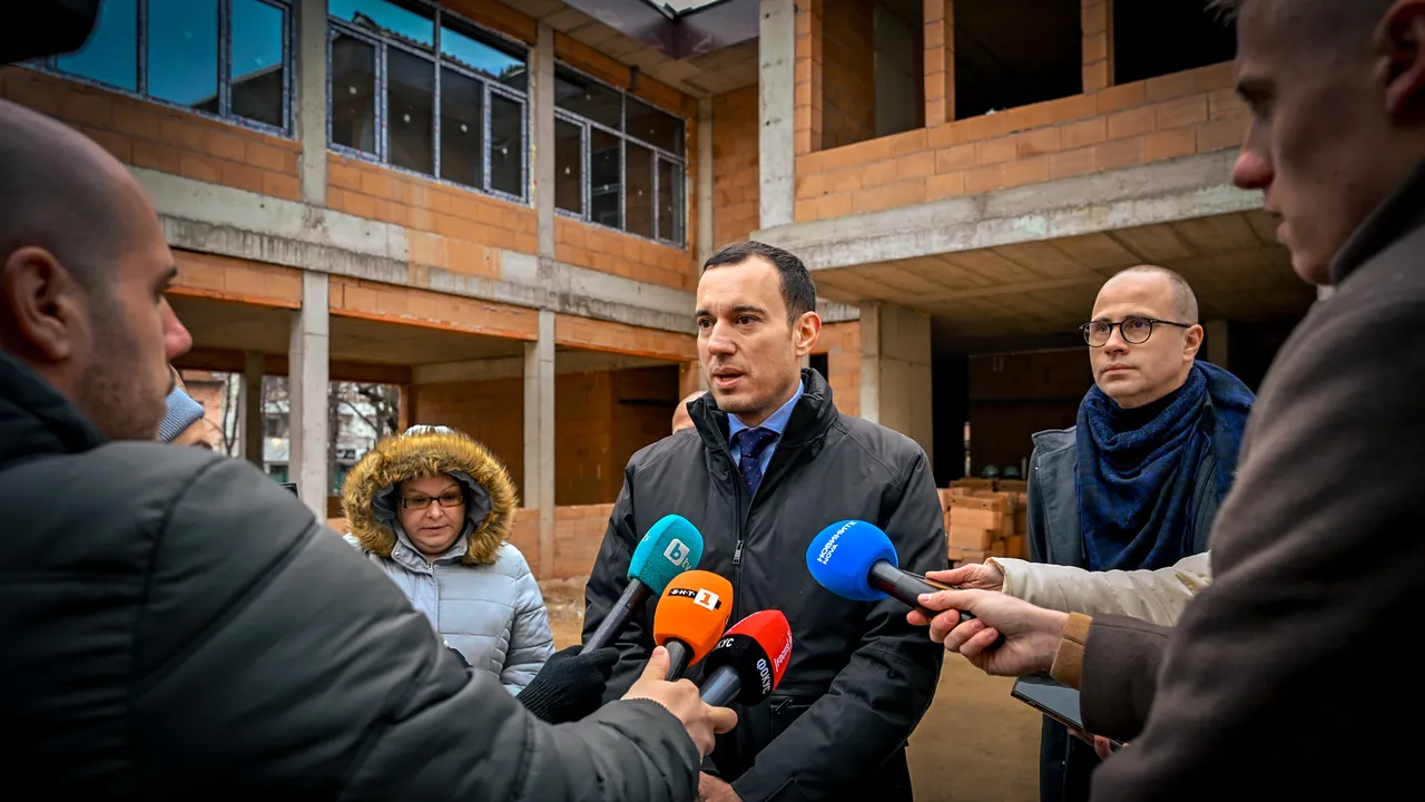 Терзиев на инспекция на строежа за разширяване на 126-то ОУ