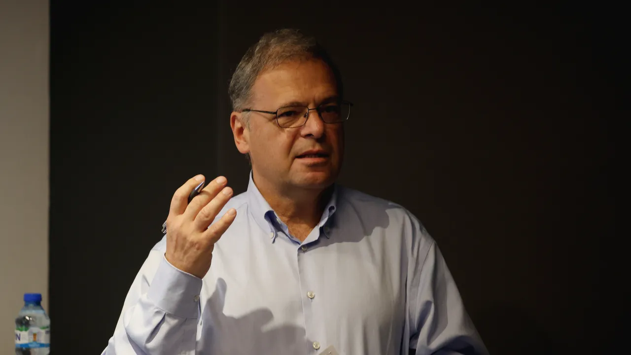 Юлиян Попов: България трябва да подкрепи Европа по темата с Гренландия