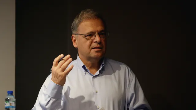 Юлиян Попов: България трябва да подкрепи Европа по темата с Гренландия