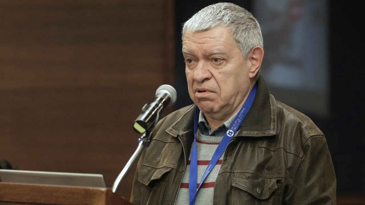 Проф. Константинов: Да се правят избирателни списъци от националното преброяване е малоумно