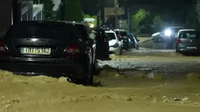 Смъртоносно време в Гърция: двама загинали (ВИДЕО)