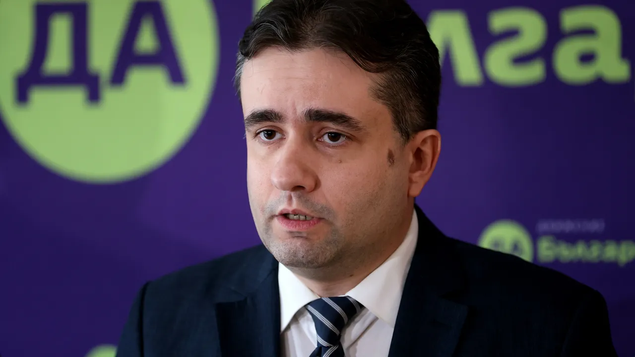 Божидар Божанов за Съвета за мир: Правителството поставя България редом до Орбан