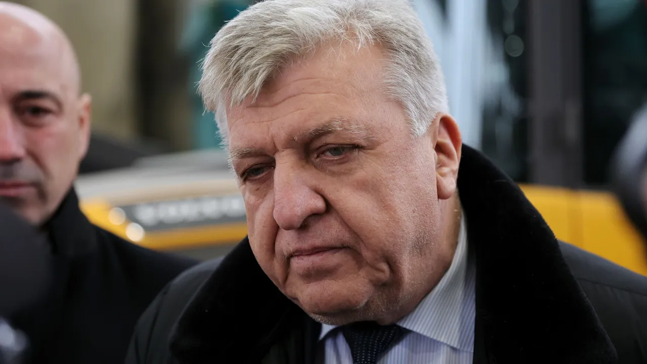 Манол Генов: Има натиск върху институциите заради спирането на инсталациите на "Кроношпан"