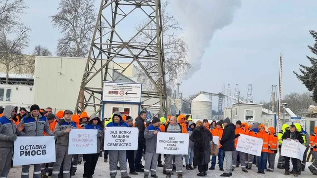 "Кроношпан" спира да работи, 300 души губят работата си