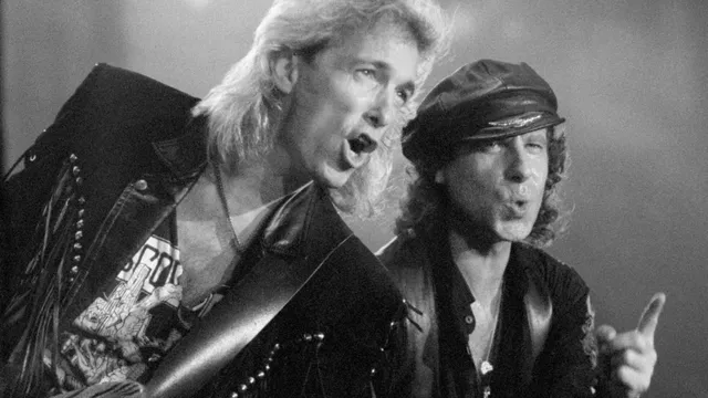 Почина бившият басист на „Скорпиънс“