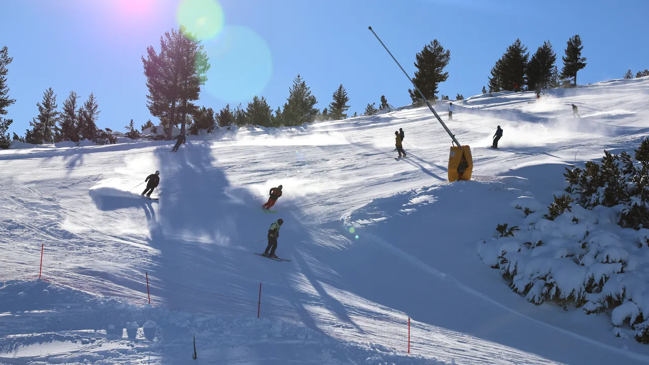 Медицински хеликоптер спаси сноубордистка с черепна травма в Рила