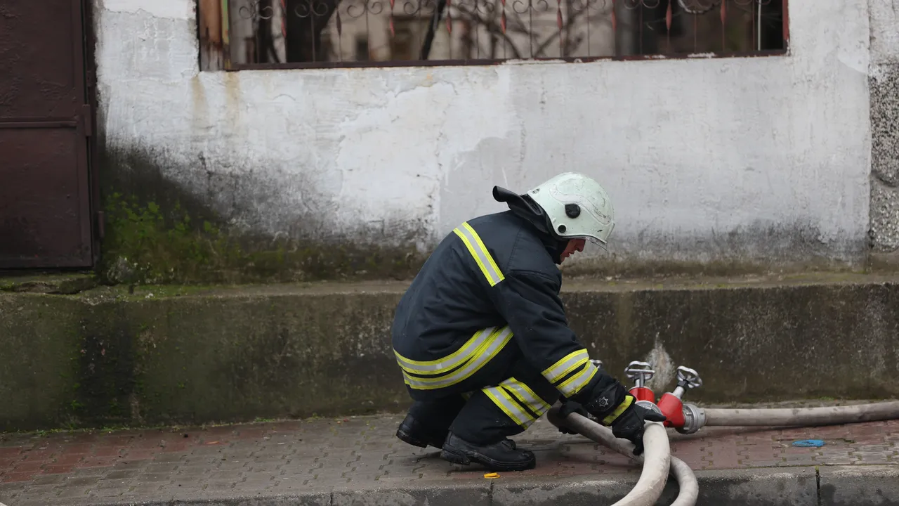 Близначета загинаха при пожар в Липница