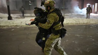 След смъртоносната стрелба в Минеаполис: федералните власти се отдръпват, щатът Минесота поема разследването