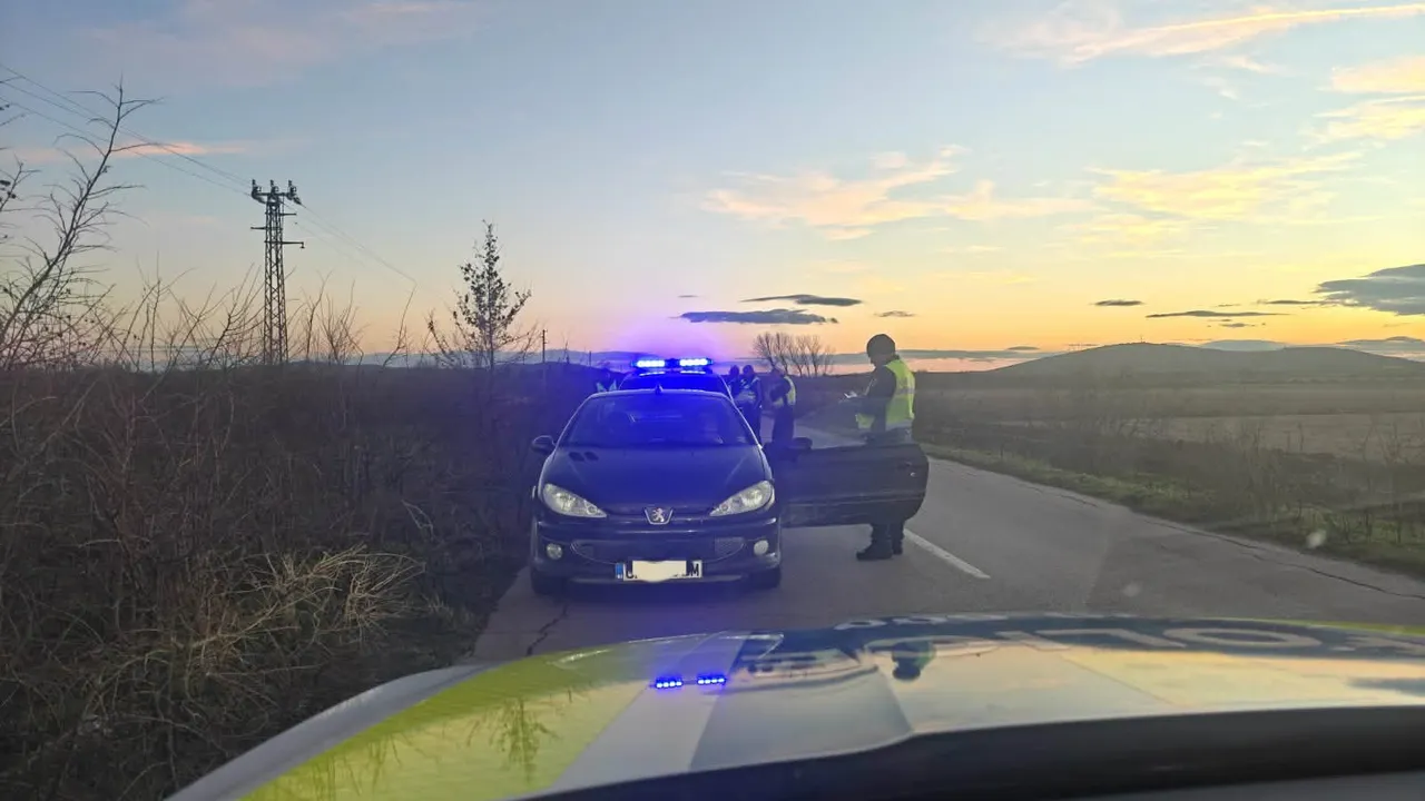 Хванаха шофьор без книжка с фалшиви регистрационни табели