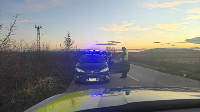 Хванаха шофьор без книжка с фалшиви регистрационни табели