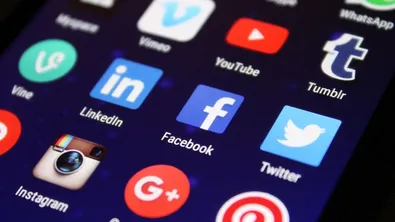 "Пристрастяване към социалните медии": Meta, TikTok и YouTube отиват на съд в САЩ
