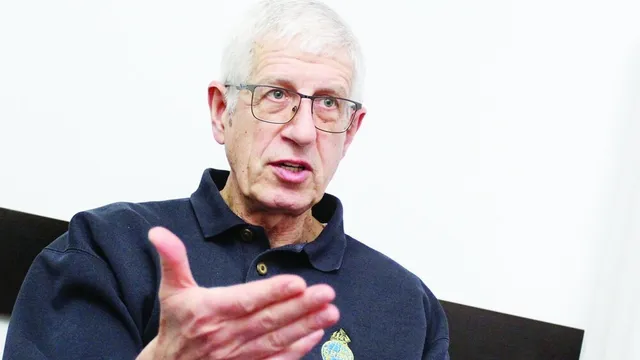 Румен Овчаров: Проектът на Радев няма да е „спасението“