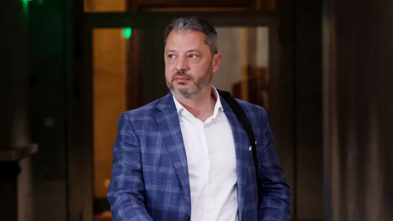 След чистката в листите на ПП: Делян Добрев написа — „Асенее, и Денков!“